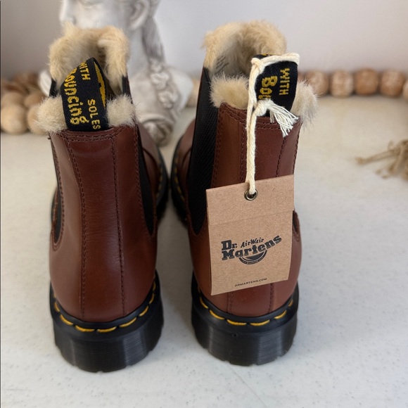Dr Martens 2976 Leonore Chelsea Boots Faux Fur Lined in Saddle Tan Size 9 (NWOB) - Picture 8 of 11